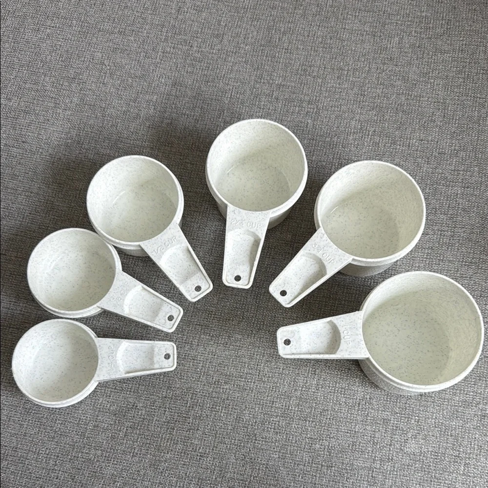 Tupperware White Measuring Cups Set - Picture 3 of 3
